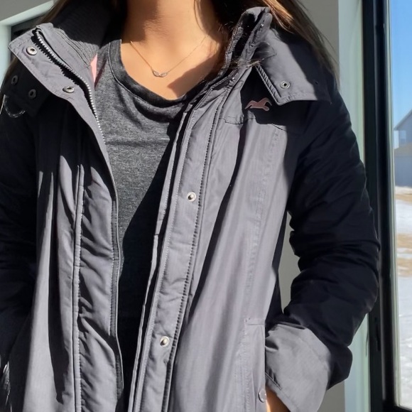 Hollister jacket. Fleece inside L but fits like a small - Picture 3 of 8